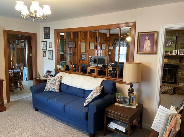 25 E Summit Cir, Ware Shoals, SC 29692