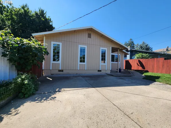 102 3rd St, La Grande, OR 97850