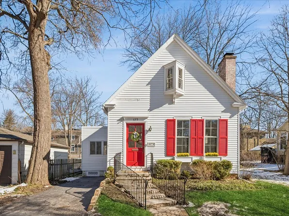 679 Bluff St, Glencoe, IL 60022