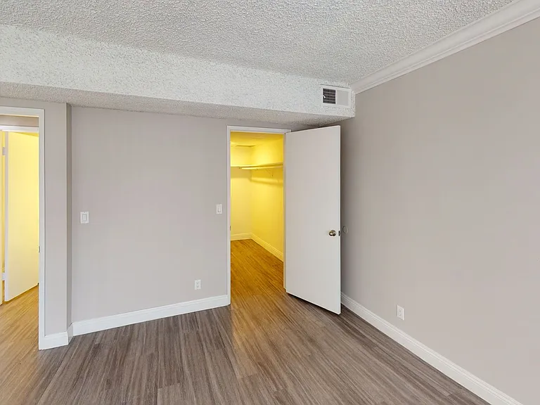 Hamel Granada Apartments..Gorgeous Apartment Available...CALL NOW! — Photo 25