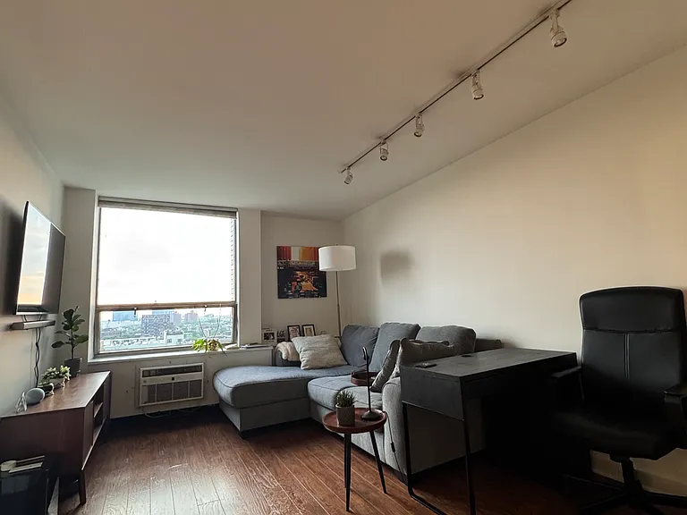 1455 N Sandburg Ter #1207 — Photo 4