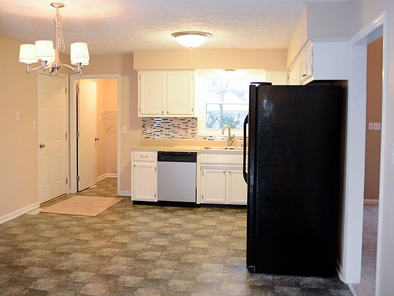 4th image of 260 Applegrove Dr
