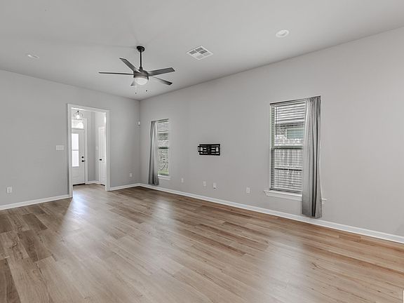 3rd image of 106 Briar Hill Dr