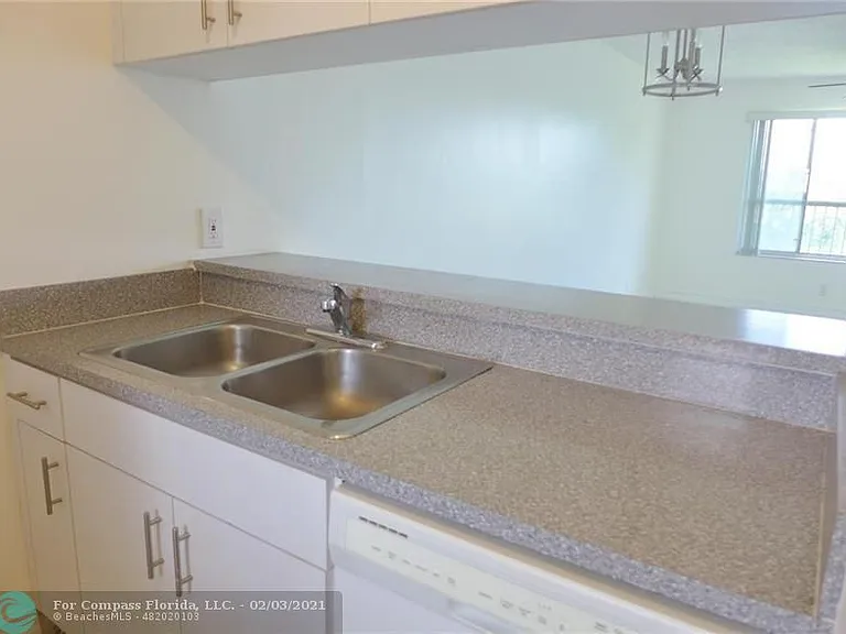 911 Twin Lakes Dr #3-N — Photo 42
