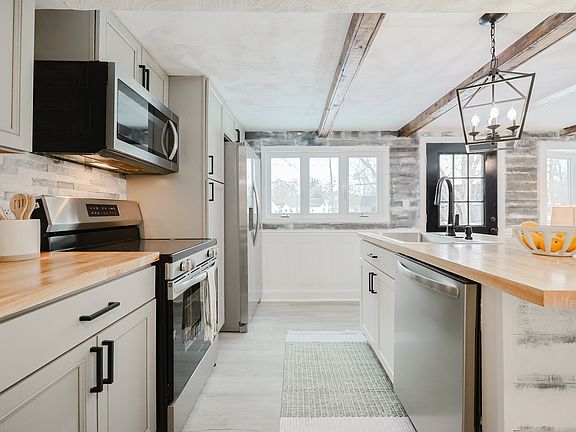 4th image of 16 Lenox Ave #1