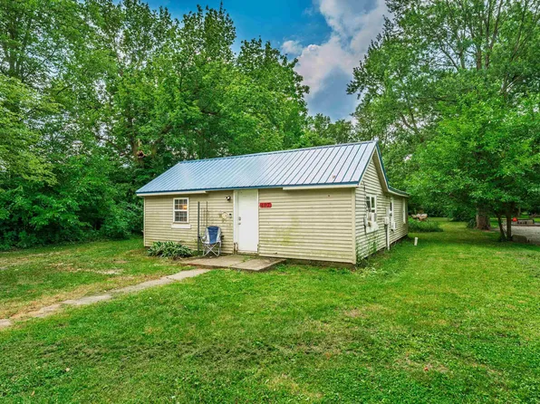 407 E Maple St, Gaston, IN 47342
