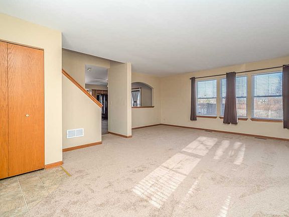 3rd image of 2221 Twin Lakes Ct