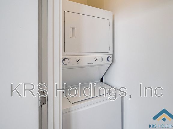 2nd image of 141 E Wythe St #L