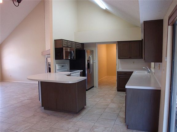 4th image of 708 S Cowal Dr