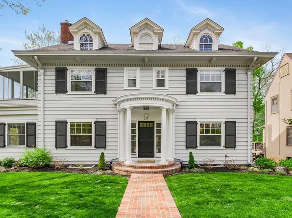 425 E 54th St, Kansas City, MO 64110