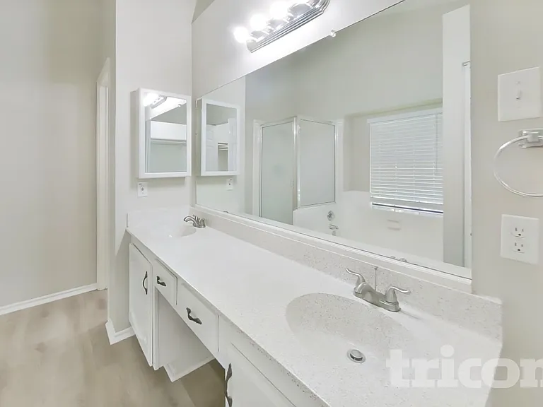 7811 Bluff Trail Dr — Photo 9