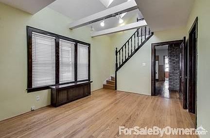 5th image of 2912 N Newcastle Ave