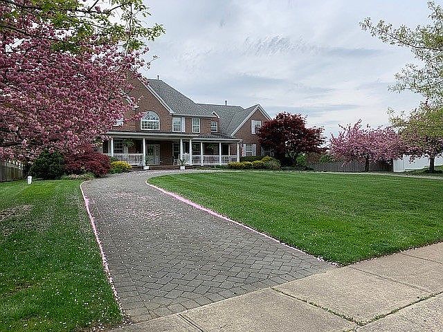 1st image of 1414 Oakwood Hollow Ln