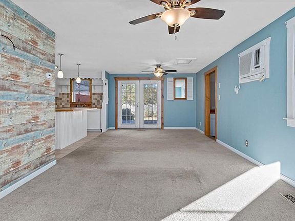 3rd image of 159 E Bacon St