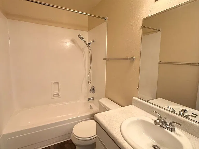 Sharis Apartments — Photo 121