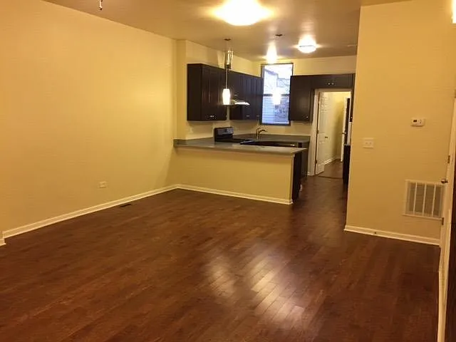 2431 W Flournoy St — Photo 3