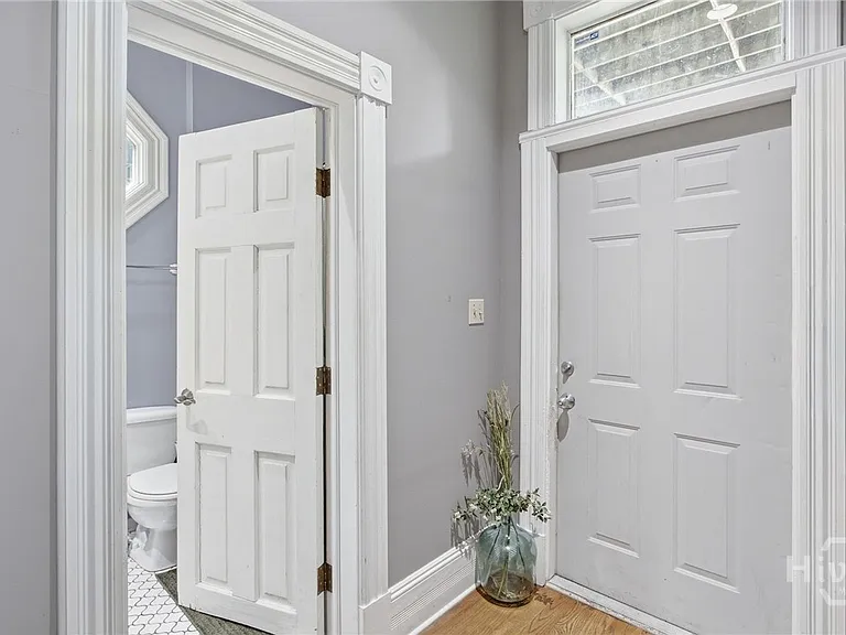 2308 Barnard St — Photo 20