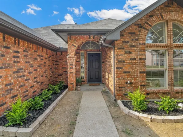 916 Clover Hill Ln, Cedar Hill, TX 75104