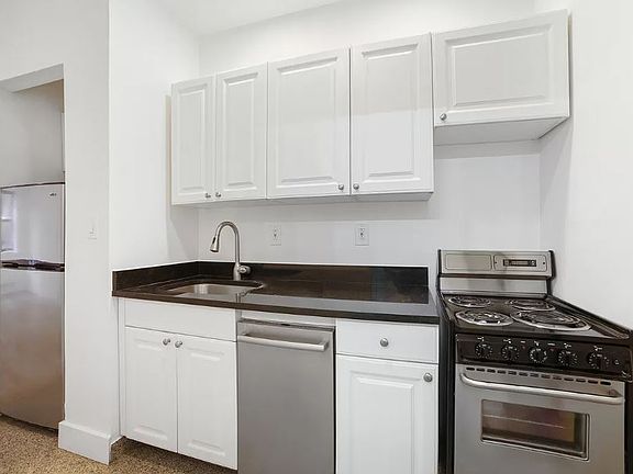 5th image of 213 E 37th St #2D