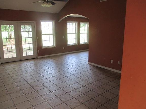 2nd image of 115 Whispering Oaks Dr