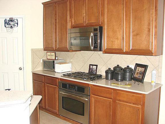 5th image of 13918 Oneida Ct
