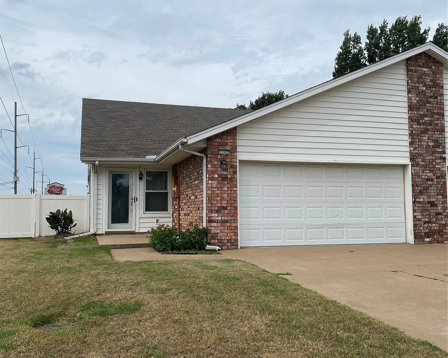 3 bed, 2.0 bath, 1900 sqft, $1,695 — Photo 1