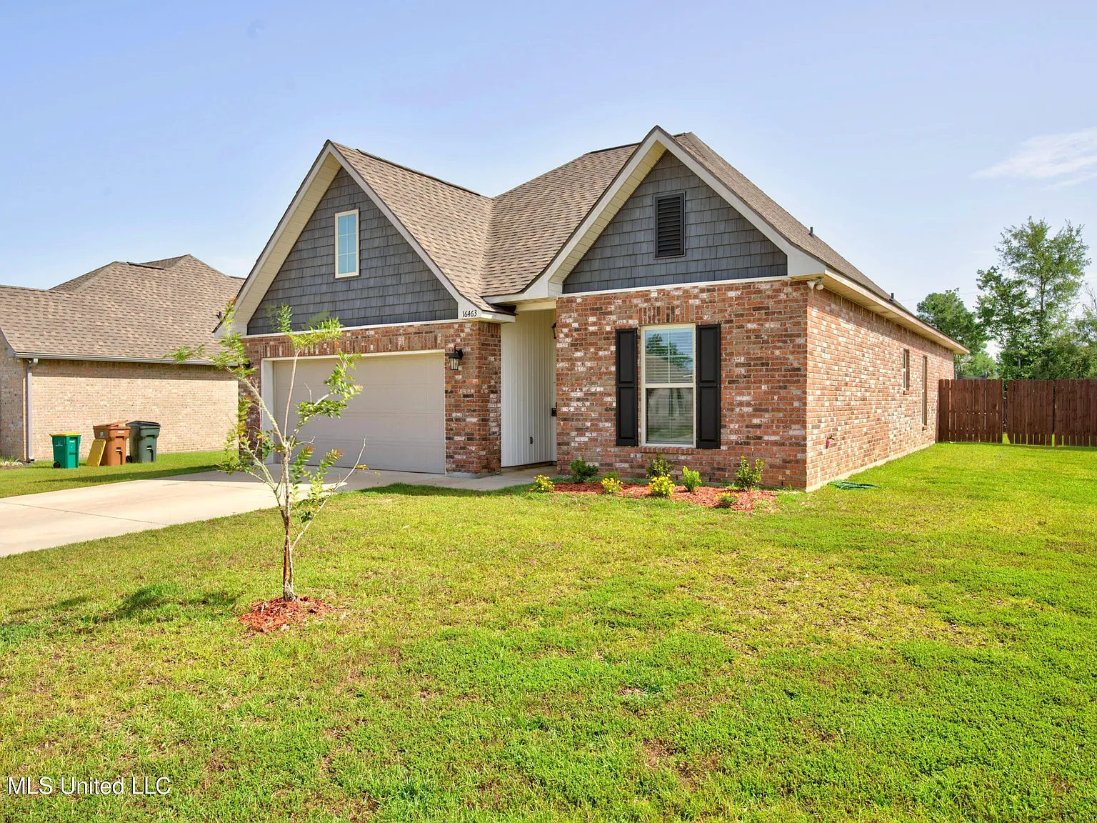 4 bed, 3.0 bath, 2097 sqft, $2,150 — Photo 2