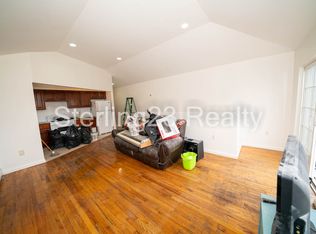 80-27 57th St #3, Ridgewood, NY 11385