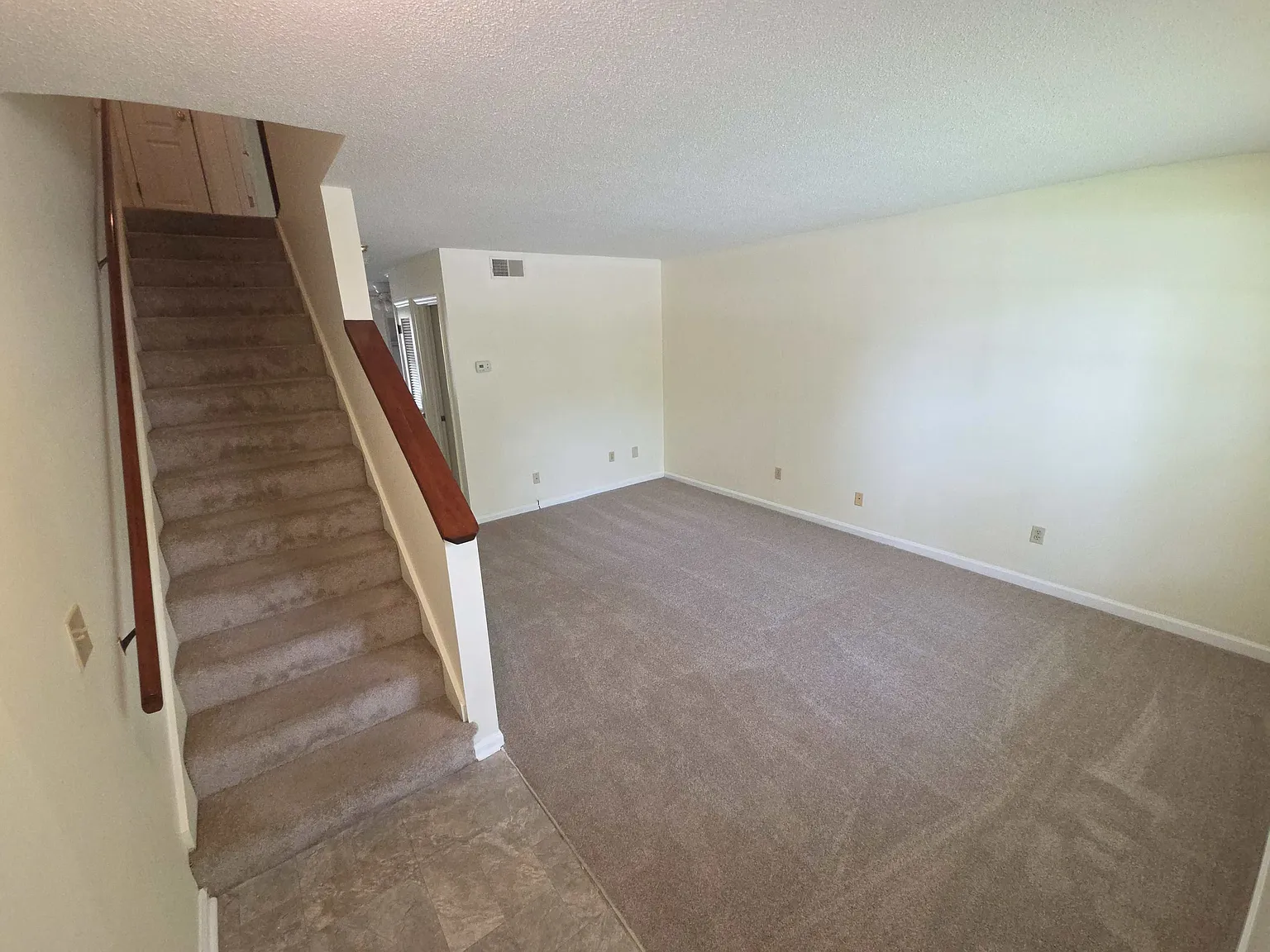 2 bed, 1.5 bath, 1000 sqft, $1,600 — Photo 3