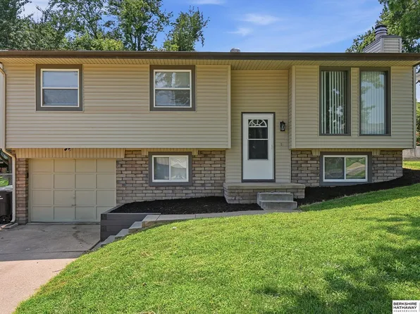13715 Birchwood Ave, Omaha, NE 68137
