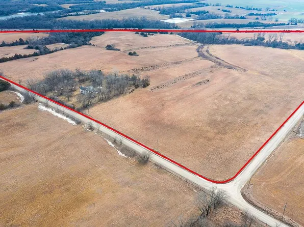 23685 Cantrell Rd, Tonganoxie, KS 66086