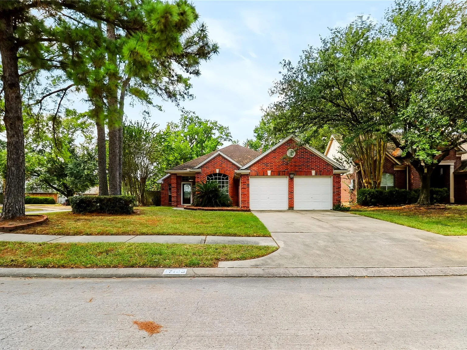 4 bed, 2.0 bath, 2072 sqft, $2,350 — Photo 2