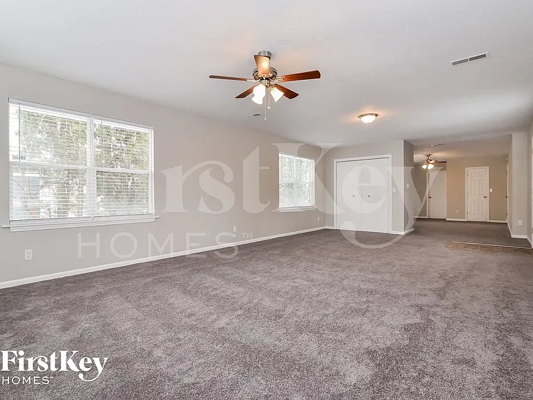 11704 Grenadier Ln — Photo 5