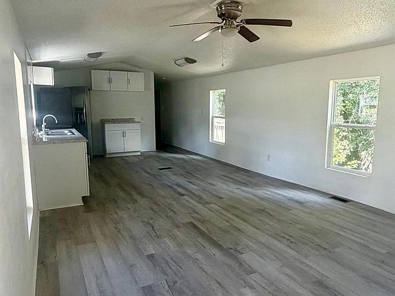 3rd image of 111 Cloverleaf Dr