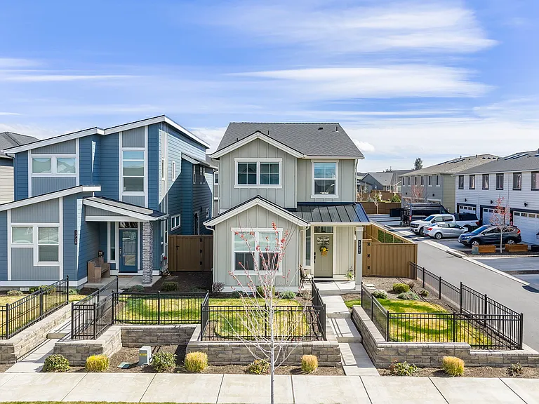 3722 NE Petrosa Ave — Photo 2