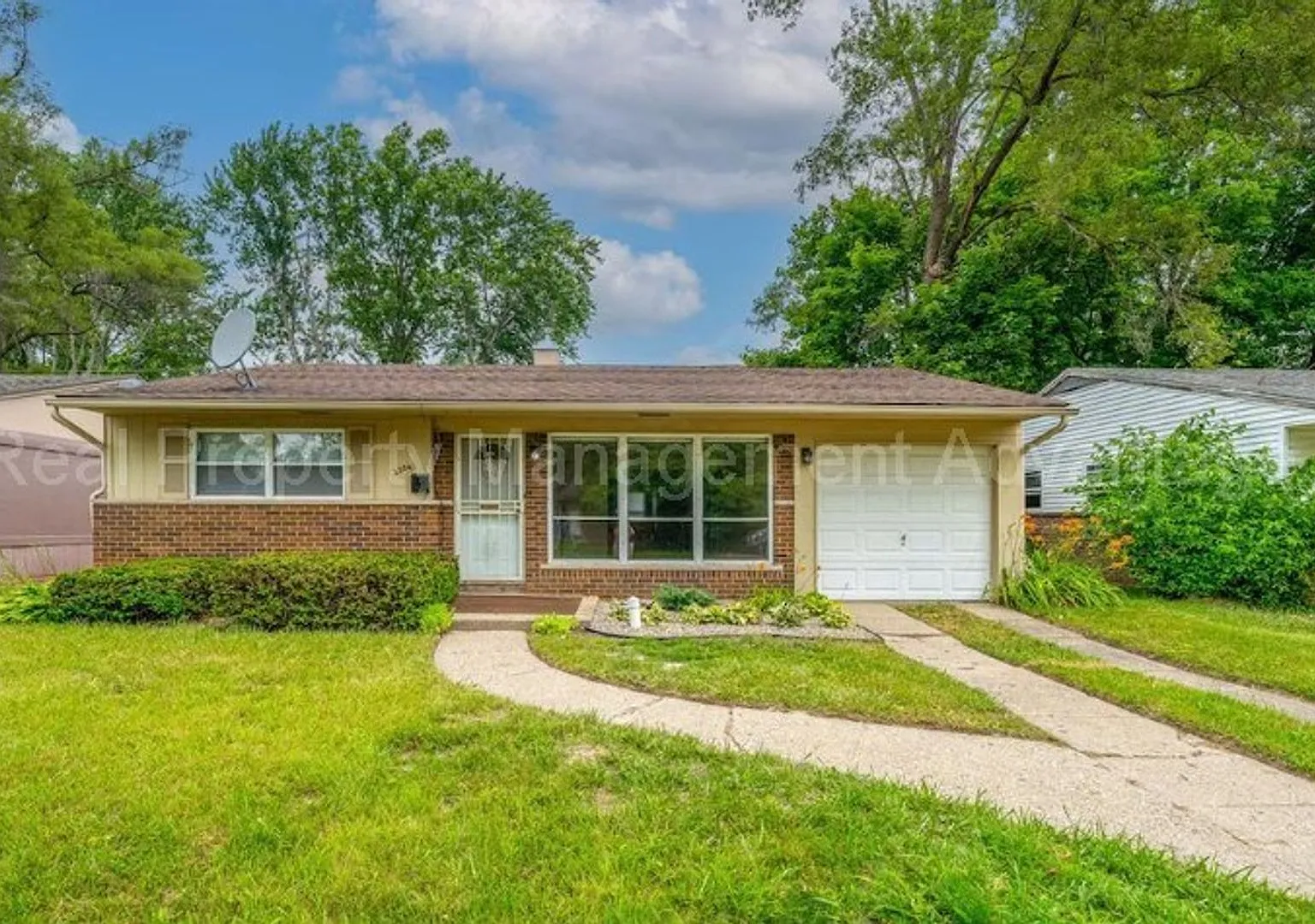 Updates Everywhere! 2/3 Bedrooms in Oak Park — Photo 1
