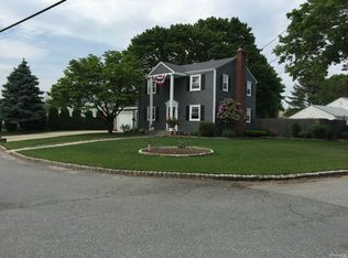 35 Eden Crest Dr, Cranston, RI 02920