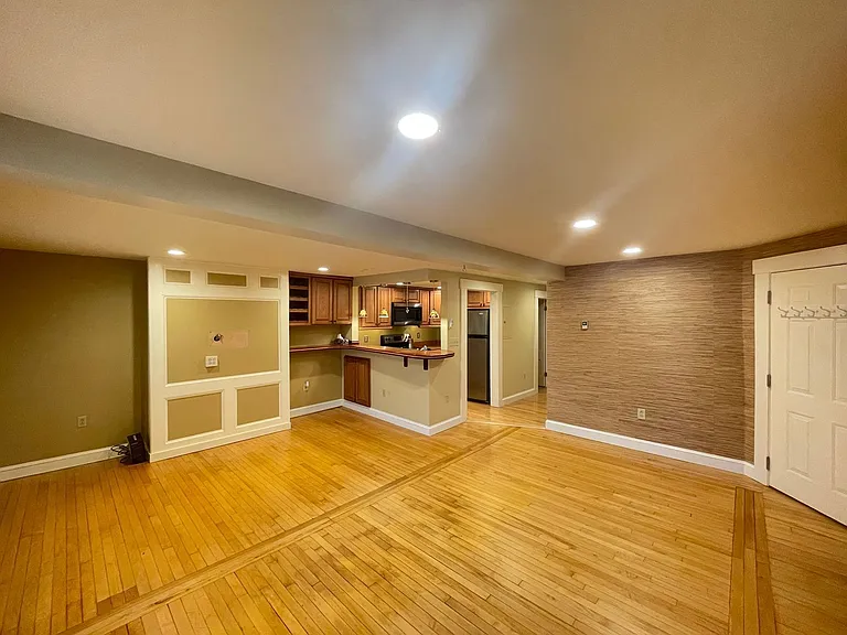 131 W Merrimack St #3 — Photo 7