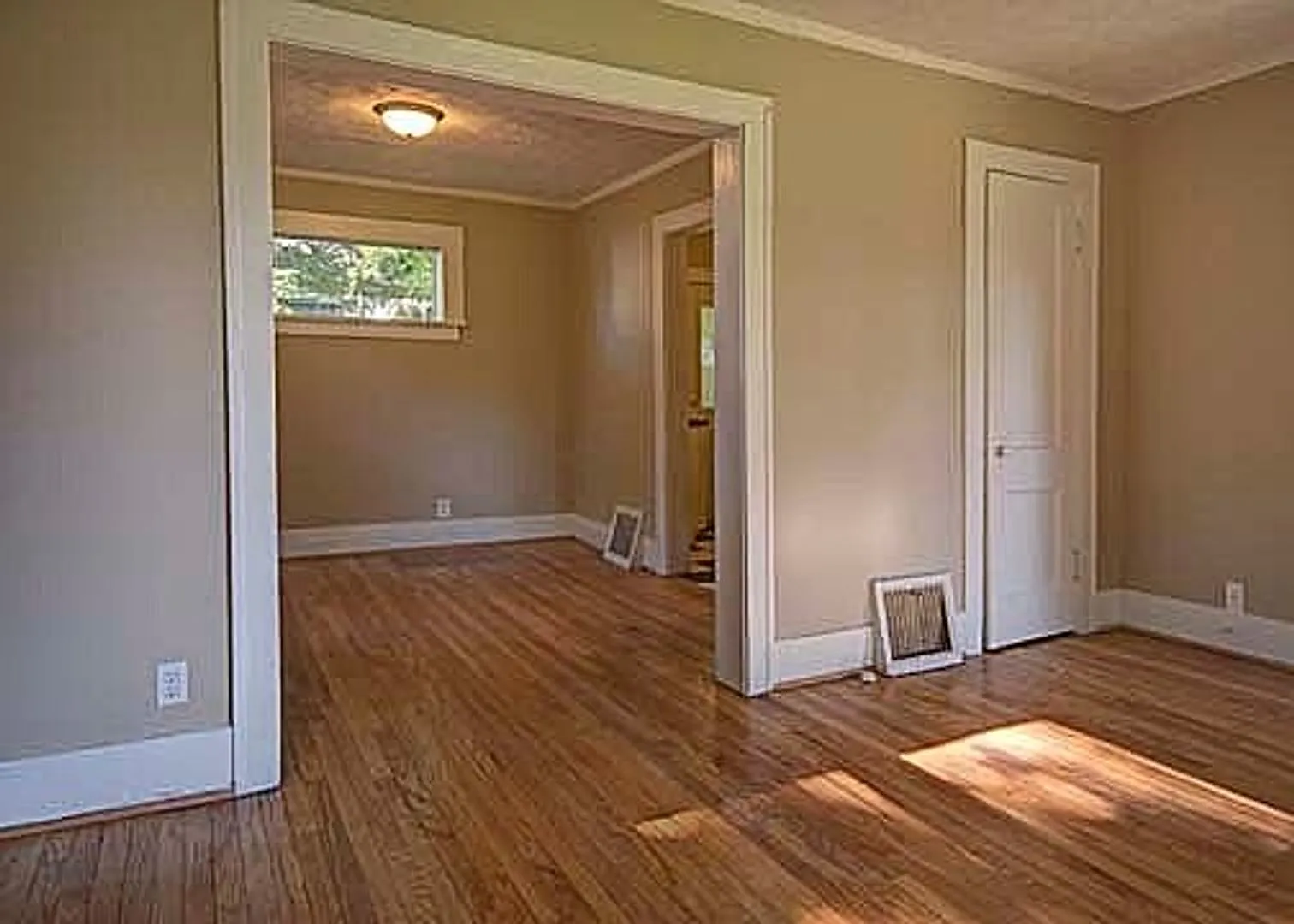 Daisy Terrace Apartments (1110 S. 30th Ave.) — Photo 3