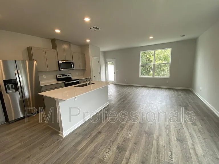 4140 Feetham Dr — Photo 2