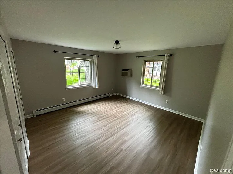 454 Romeo Rd — Photo 10