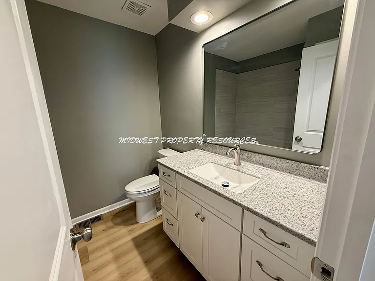203 NW Market Pl #B — Photo 10