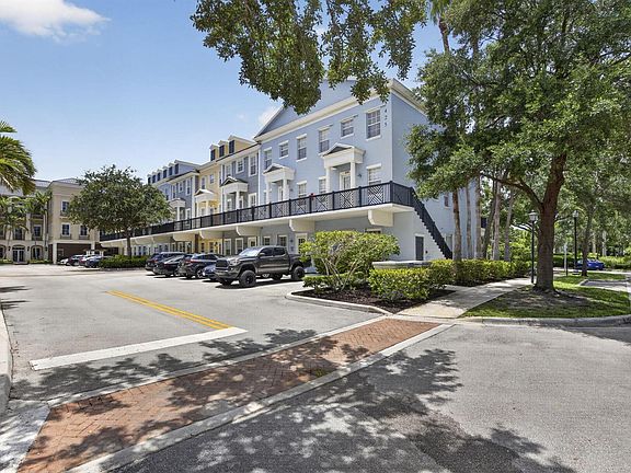 3rd image of 425 Greenwich Cir APT 204
