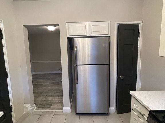 3rd image of 7512 Cromwell Dr