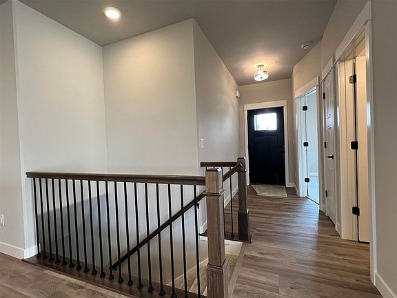 3rd image of 1240 Berkshire Ln