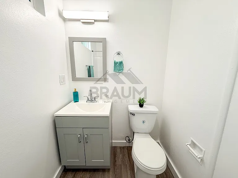 15546 VANOWEN STREET — Photo 13
