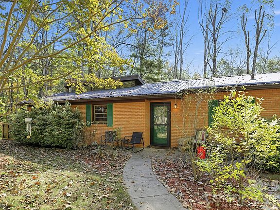 5th image of 27 Stockwood Rd