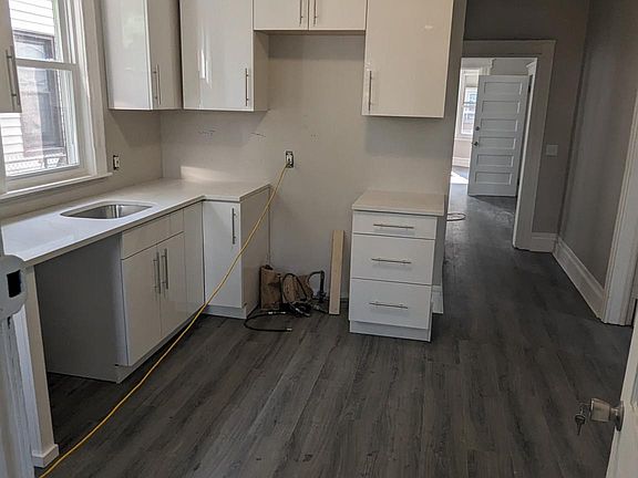 3rd image of 604 S 20th St Floor 1