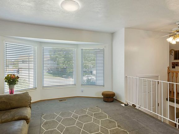 3rd image of 3547 Silverglen Cir