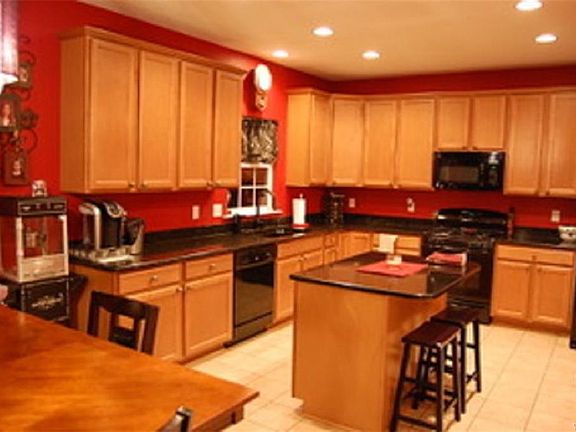 2nd image of 39 Hilltowne Dr